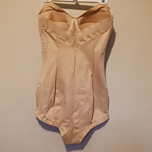 VINTAGE.  Sears Shaperwears Sz 40C, Tan  Bust Cup And Front Panel Y2k - Picture 2 of 8